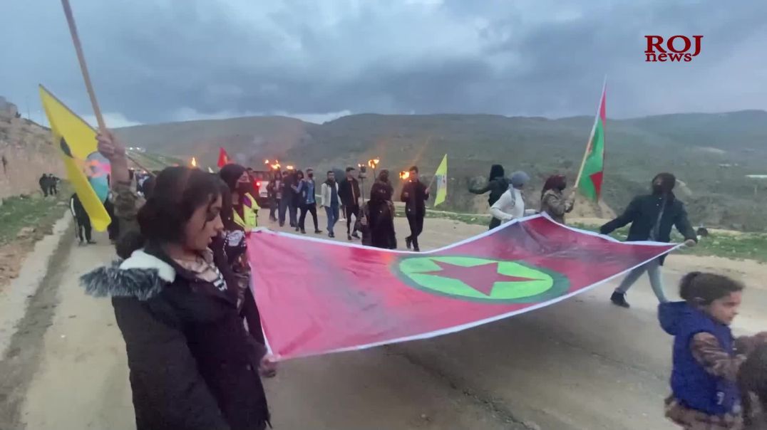 Ciwanên Şengalê bi meşek meşaleyî Newroz pîrozkirin