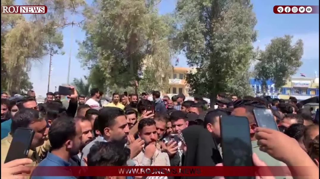 التربويون والإداريون في النجف يواصلون التظاهر حتى استحصال حقوقهم