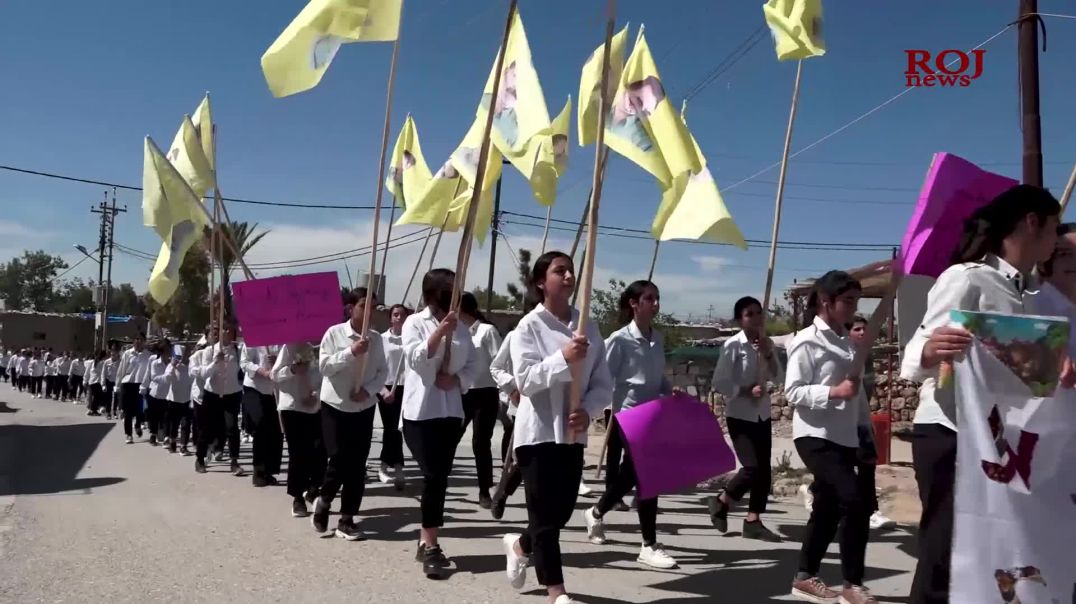 Li Mexmûrê xwendevanên jin meşek girseyî lidarxistin
