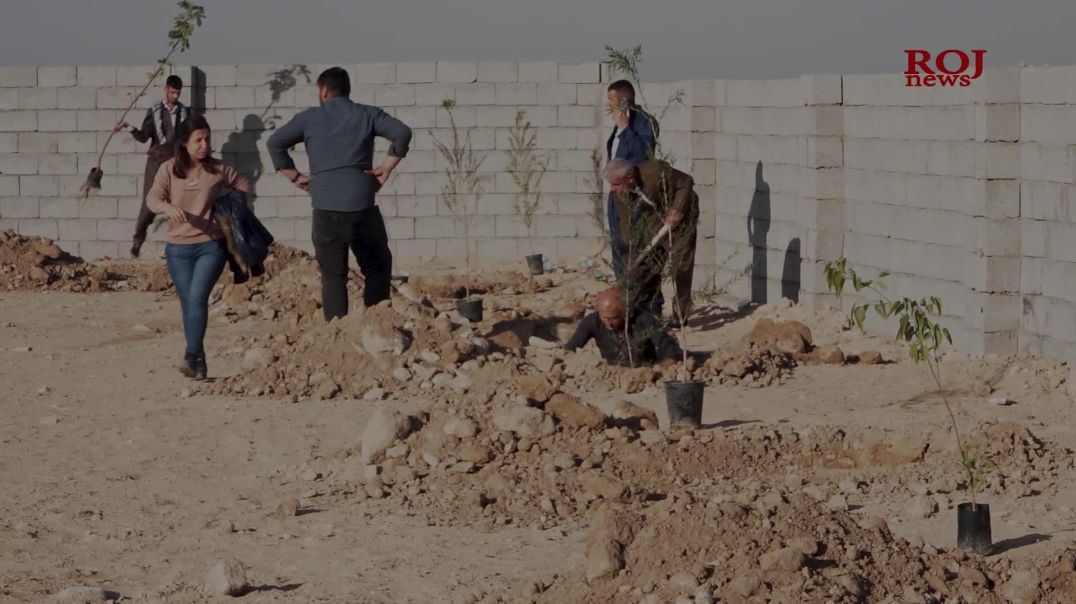 Xelkê Mexmûrê bi boneya 4’ê Nîsanê şitlên daran çandin