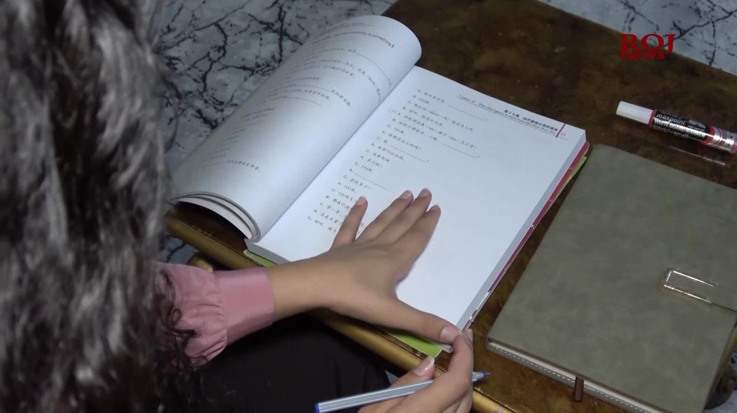 .⁣ژنێکی گەنج لە گەرمیان دەبێتە یەکەمی پێشبڕکێیەکی زمانی چینی