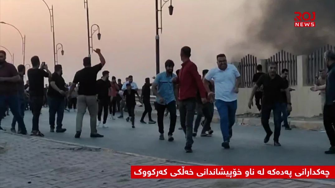 چەکدارانی پەدەکە لە ناو خۆپیشاندانی خەڵکی کەرکووک