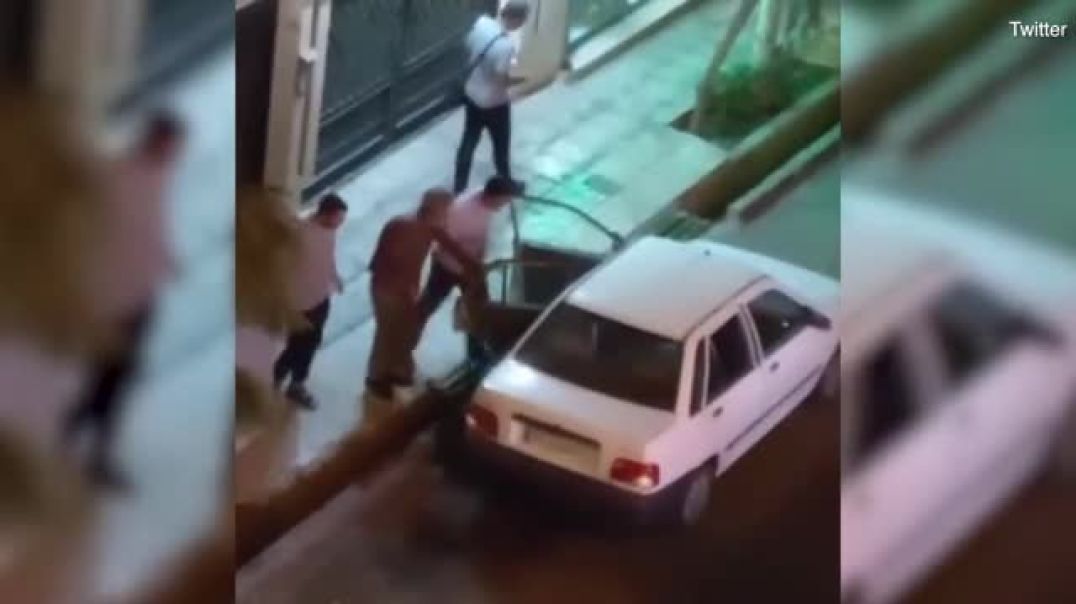 بەسیجێک بە شێوەیەکی دڕندانە هێرش دەکاتە سەر ژنێک