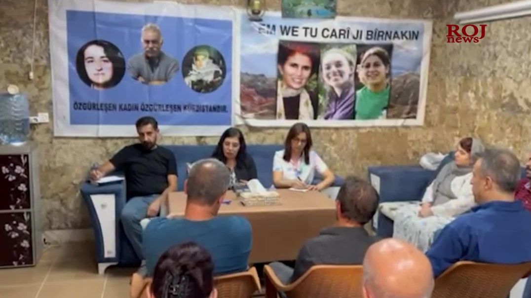 Hevseroka knk zeyneb Murad li nûnertiya hdp ya hewlêrê li gel endaman civînek kirî ye.