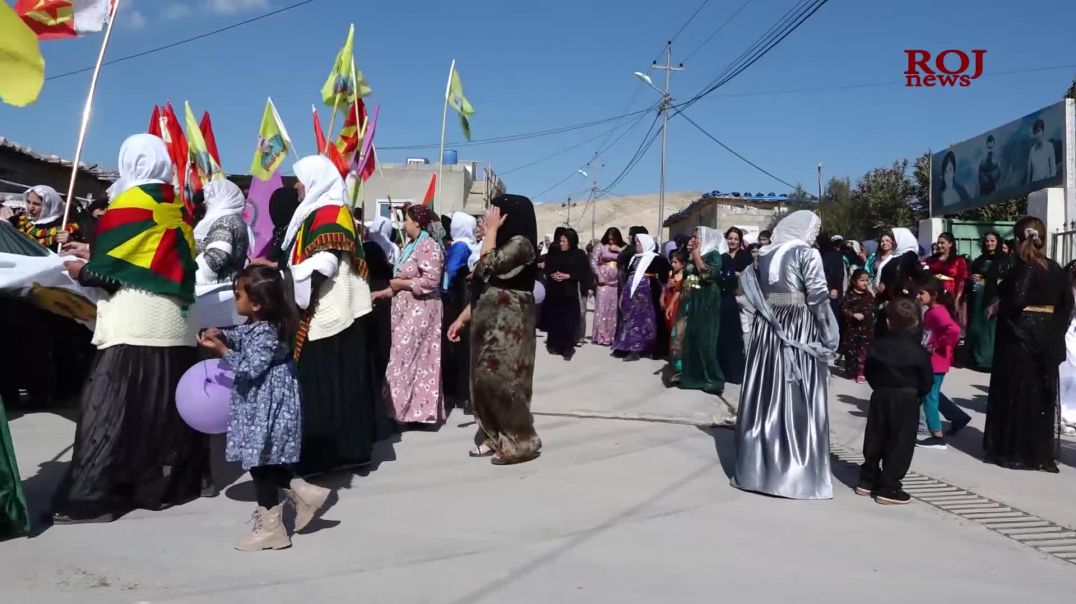 Xelkê Mexmûrê bi meşeke girseyî 8’ê Adarê pîroz kir