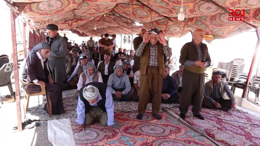 Xelkê Mexmûrê nimêja Înê di konê çalakiyê de kirin