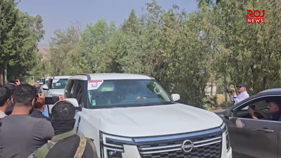 بەشداربووانی مەراسیمەکەی گەریلا بۆ شوێنی چالاكییەكە بەڕێكکەوتن