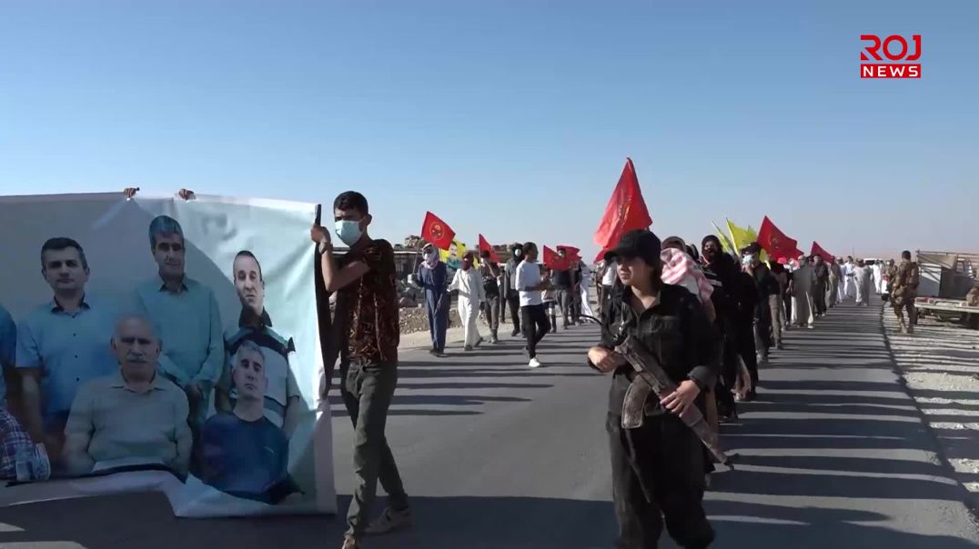 Jin û ciwanên Ereb yên Şengalê ji bo azadiya Rêber Apo meşiyan