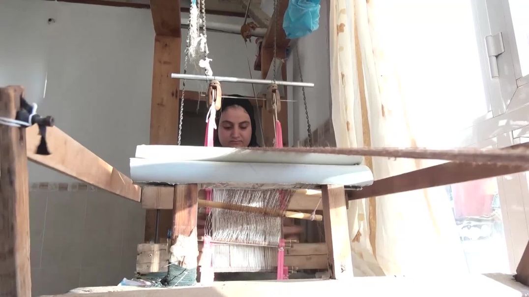 فاتمە بەبێ گوێدانە زەحمەتییەکانی تواناکانی خۆی تێکەڵ بە پیشەی جۆڵایی کردووە