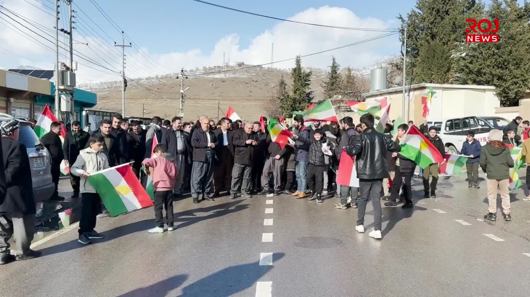 لە سنووری سۆران گەل بۆ پشتیوانی لە ڕۆژئاوا لەسەر شەقامە