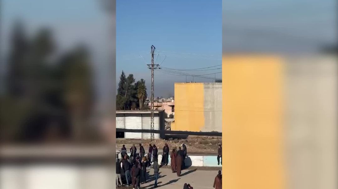 لەلایەن چەکدارانی سەربە حکومەتی کاتی سووریا و چەتەکانی سەربە دەوڵەتی تورکەوە لە دێرحافر، تۆپبارانی ک