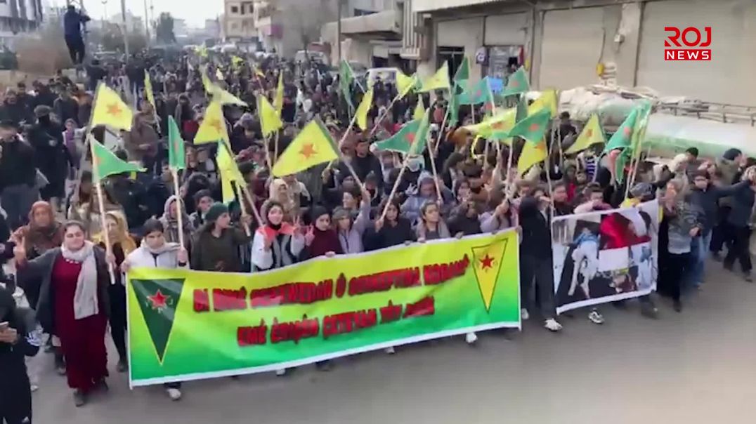 لە کۆبانێ ساڵیادی ڕزگارکردنی شارەکە بەرز ڕاگیرا