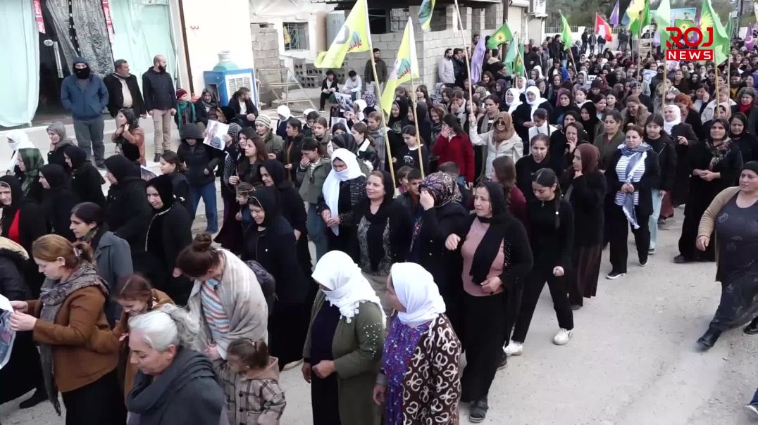 Xelkê Mexmûrê ji bo Roja Piştgiriya Rojava meşiyan