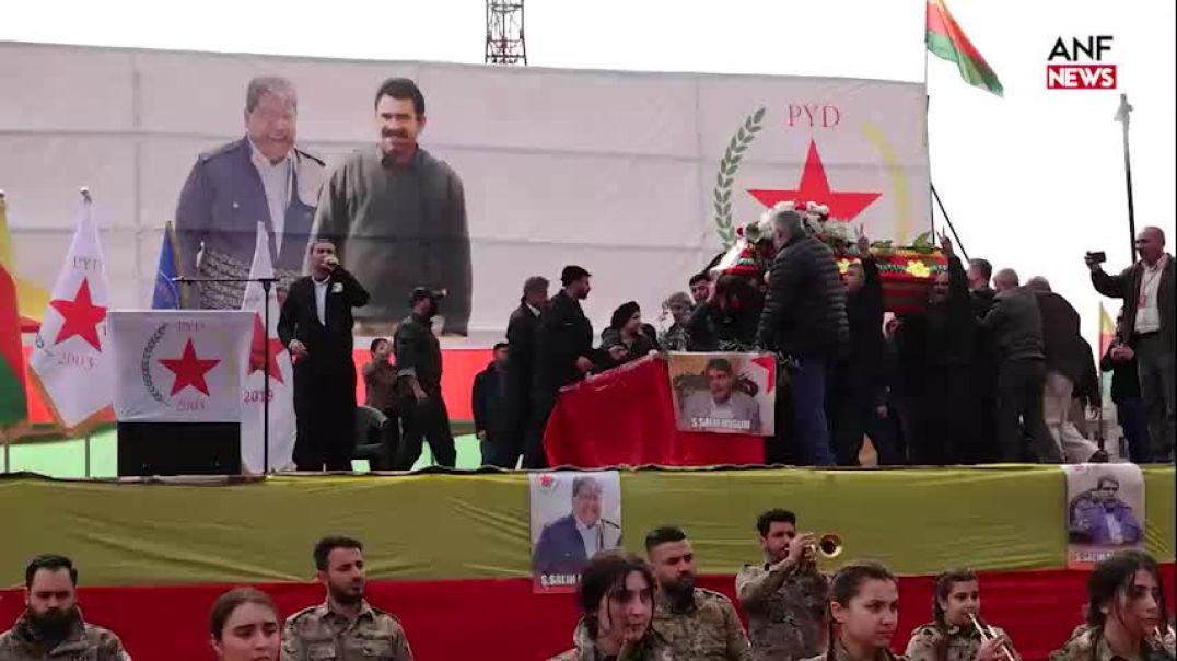 تەرمی شەهید ساڵح موسلیم گەیشتە کۆبانێ و گەل پێشوازی لێکرد