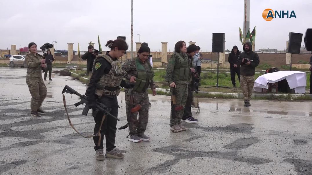 بەبۆنەی ٨ـی ئادارەوە یەپەژە مەراسیمێکی سەربازیی ئەنجامدا