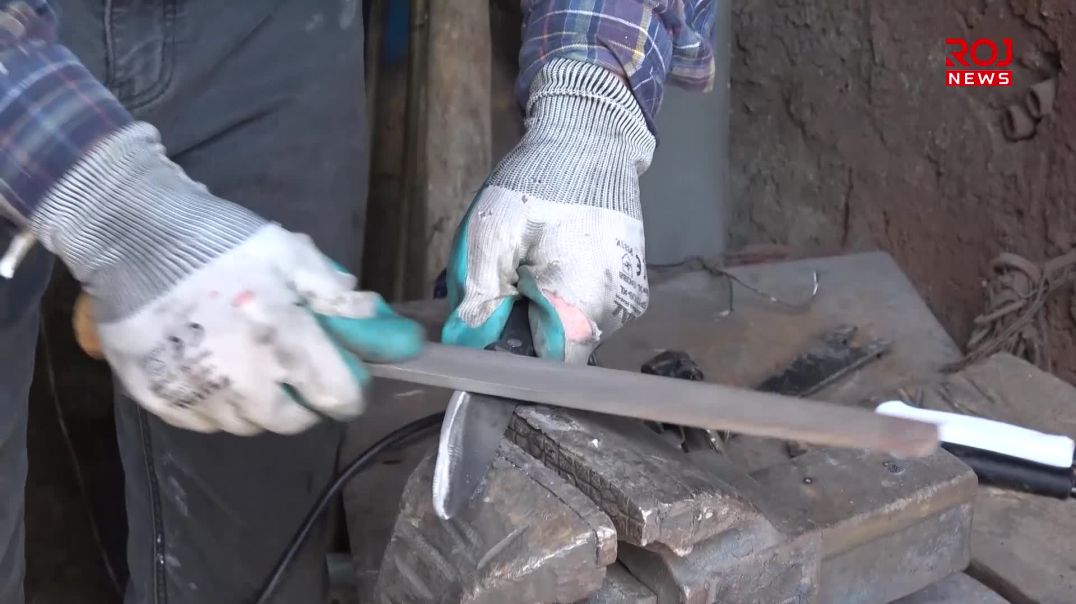 وەستا ئاکام؛ ٣٥ ساڵە لە ڕێگەی ئاگر و ئاسنەوە میراتێک دەپارێزێت