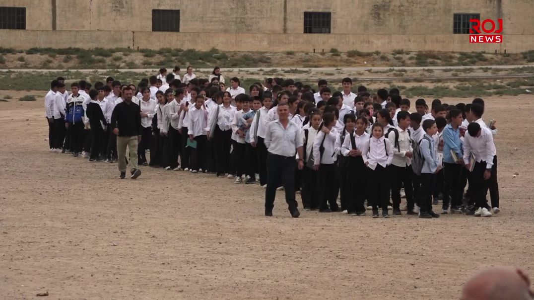 Xwendekarên Mexmûrê ji bo piştgiriya Rojava meşiyan
